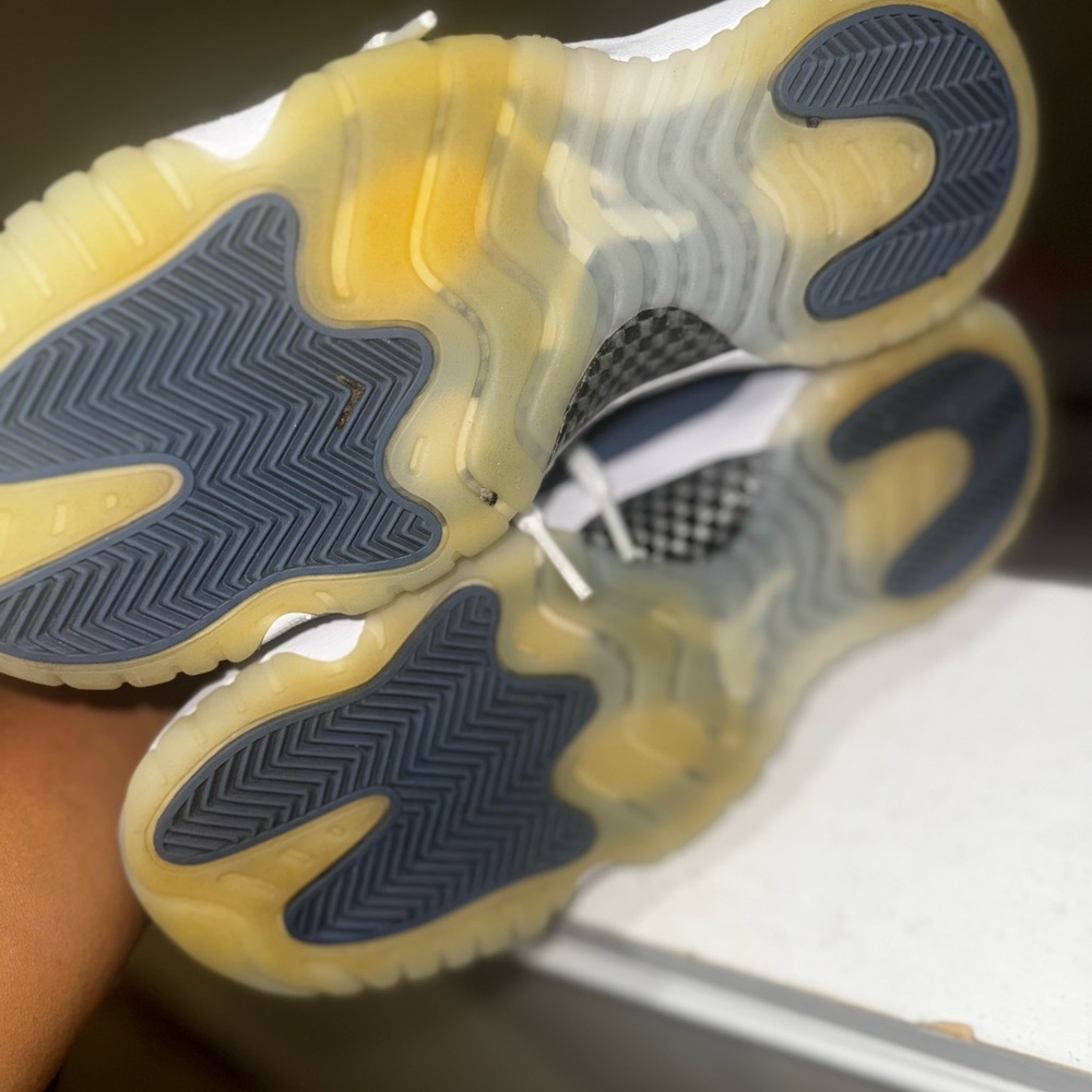 Air Jordan 11 Retro Low - Picture 5 of 8